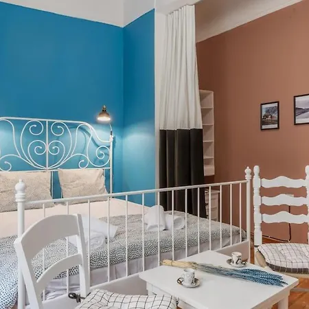 & Cozy In The Heart Of Athens